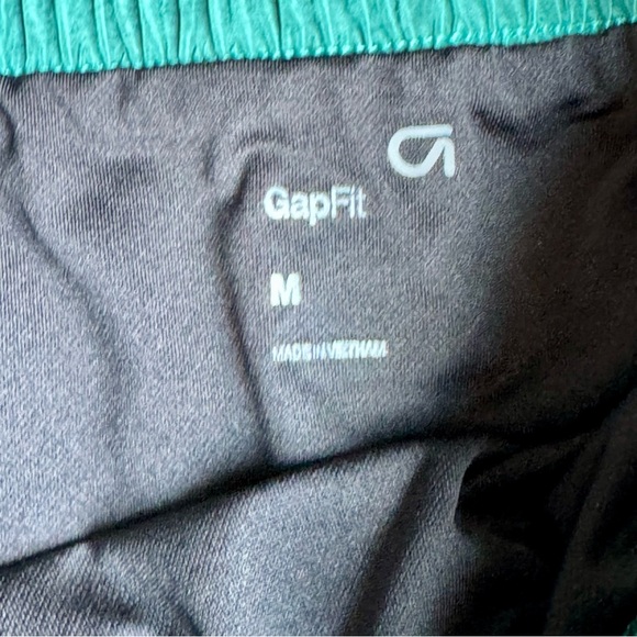 GapFit G Sprint Running Shorts Crinkle Jade Stone Green Size M | 3" High Rise - Picture 3 of 12